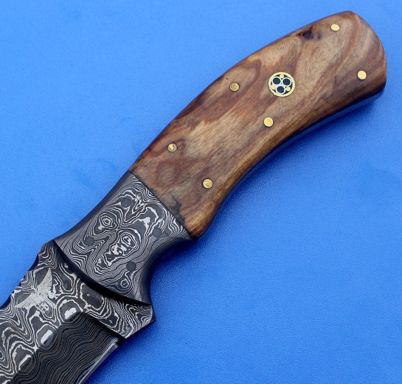 HTK-34 custom handmade Damascus Skinner Knife / Rose Wood handle / Great quality