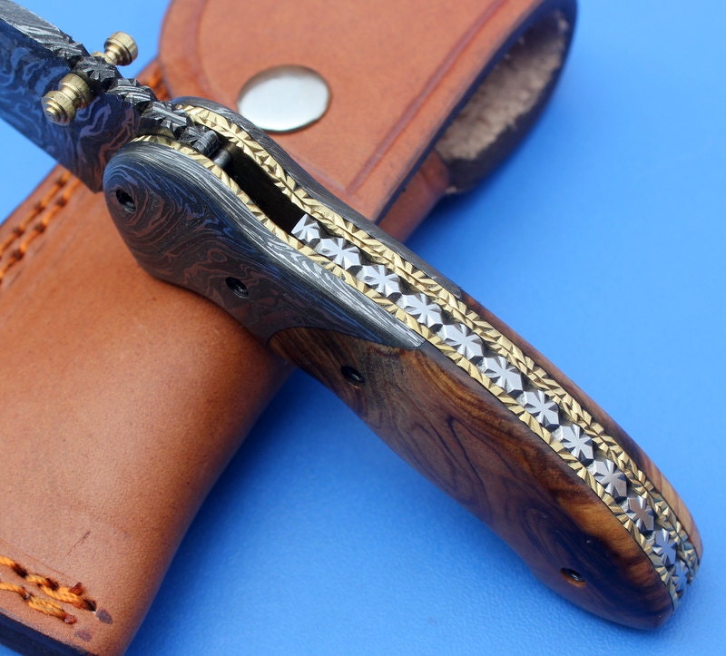 HTK-127 Damascus Folder / Hand Made / Custom / Olive Wood handle / Damascus steel bolster / Liner Lock - HomeTown Knives
